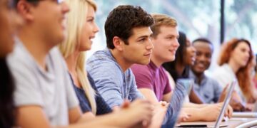 Чесні відгуки студентів про особливості співпраці з компанією Світу Знань: що треба знати
