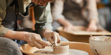 What ceramics courses to attend in Los Angeles: useful tips