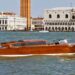 Water taxi and walks in Venice: an unforgettable adventure for tourists