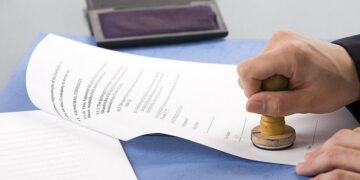 Коли потрібно та як виконується нотаріальний переклад документів