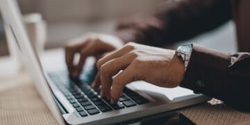 Adaptive software development: features and benefits of the service