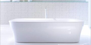 How bathtub refinishing attracts renters to residential complexes