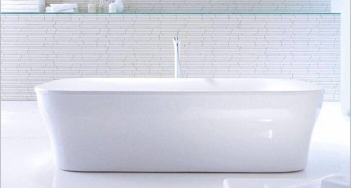 How bathtub refinishing attracts renters to residential complexes