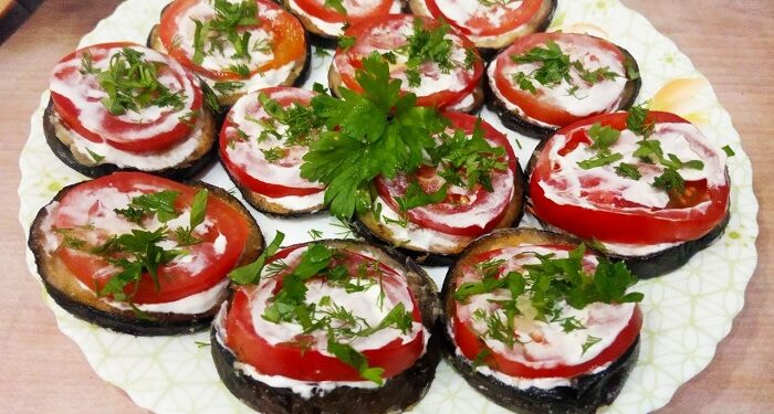 Fried eggplant with yogurt sauce – a Mediterranean delight